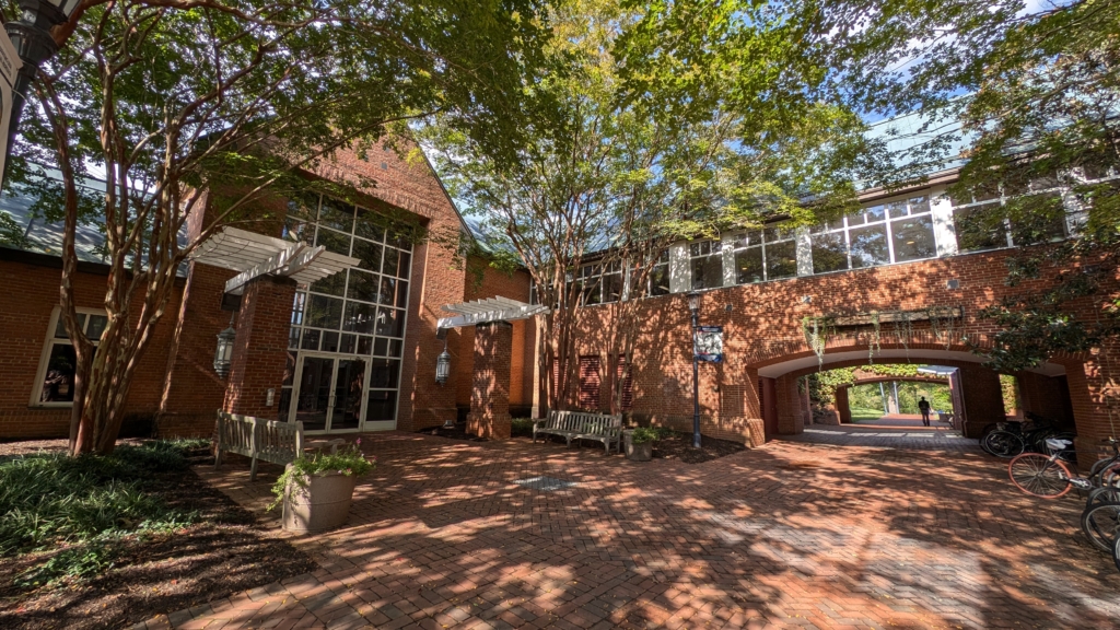 希尔达·兰德斯图书馆 entrance